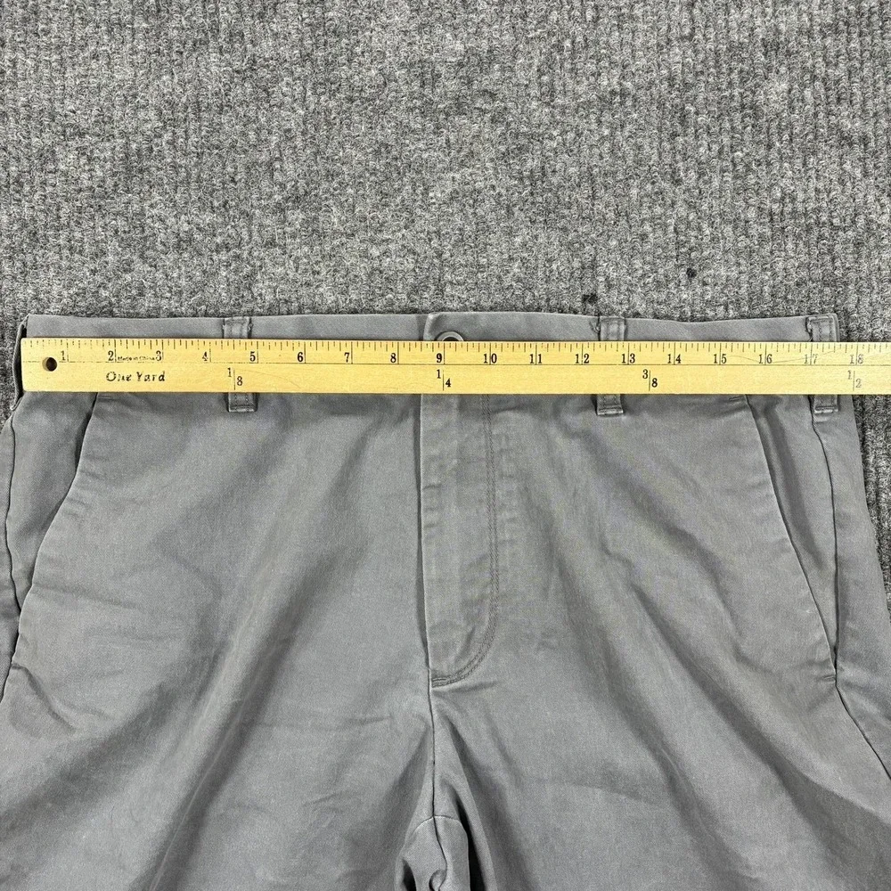 IZOD Chino Pants Mens 36x30 Gray Stretch Straight Leg Cotton Blend Regular Fit
